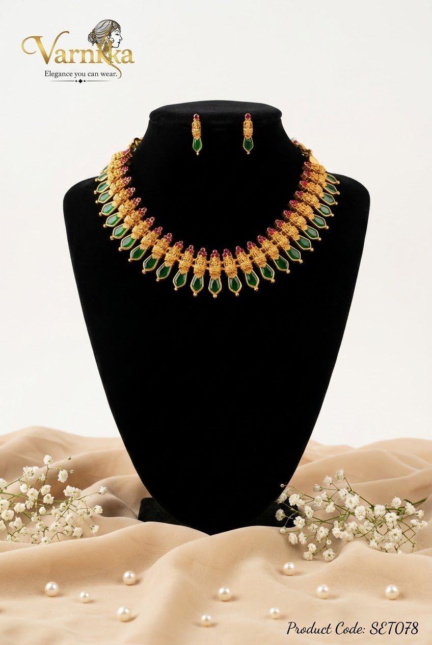 SET078 - Antique Gold Ruby & Emerald Green Motif Short Necklace Set