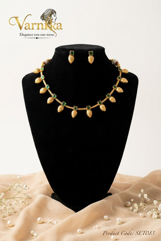 SET083 - Aura Emerald Antique Gold Necklace Set