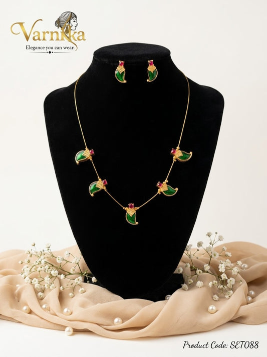 SET088 - Charulata Emerald Paisley Wire Necklace Set